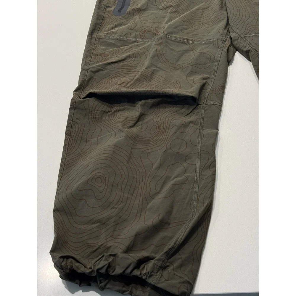 Nike Tech Open-Hem Woven Pants L Olive Topographic Print Straight Leg IM7838-325